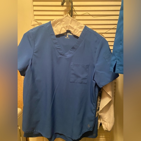 Scrubs for sale all royal 6 fig small tops, jannuu top xs, 2 easy stretch sets S - Picture 6 of 10